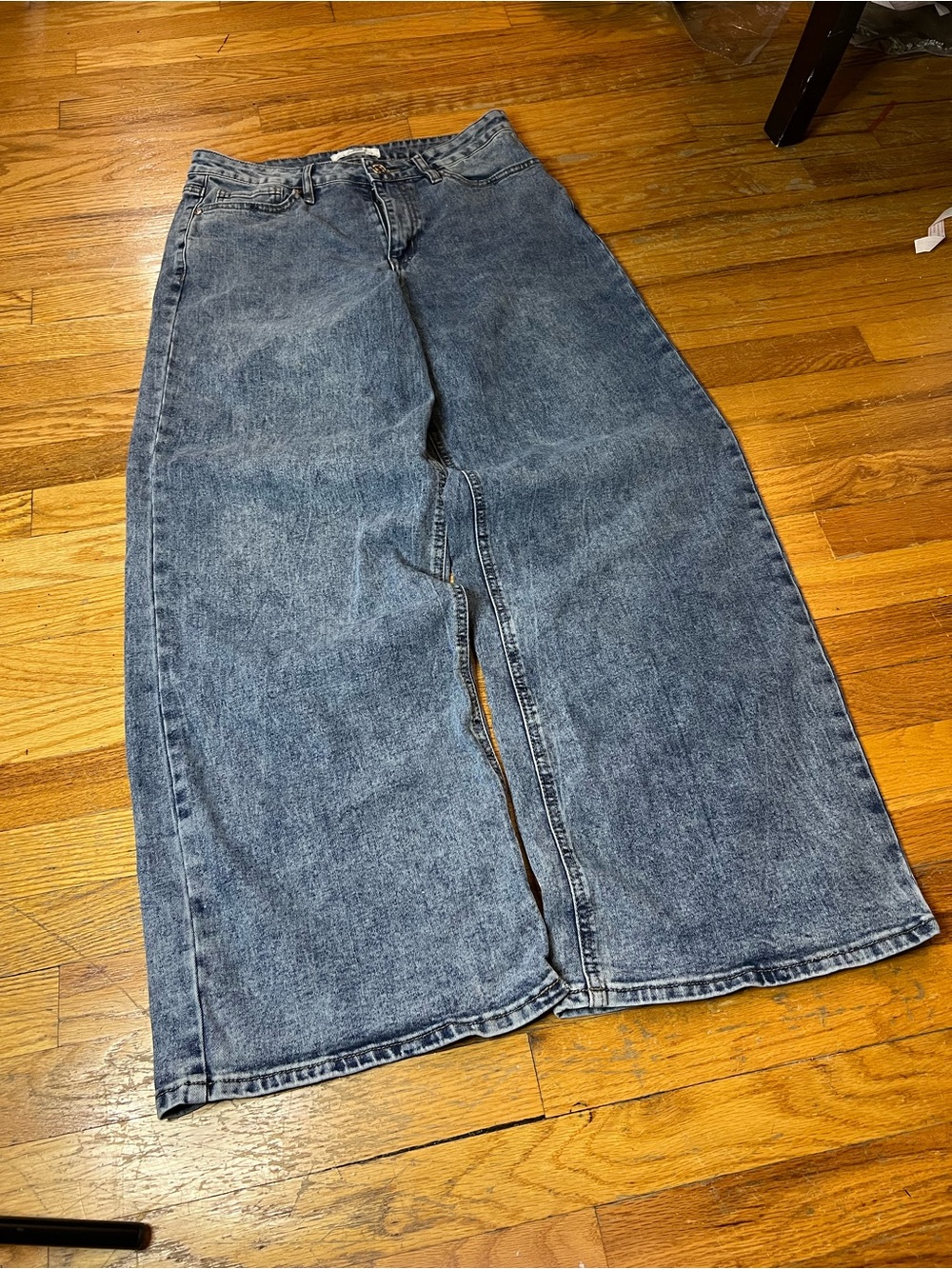 Almost Famous Wide-Leg Jeans in Washed Blue Denim